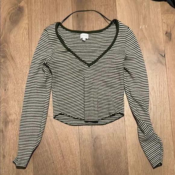 Green Fitted Crop Blouse - Picture 1 of 4